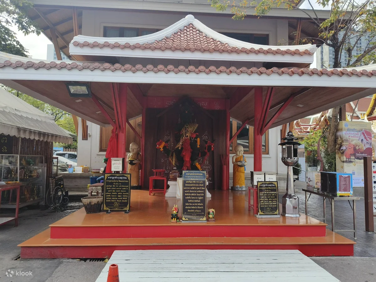A quiet open shrine pavilion on the temple grounds
