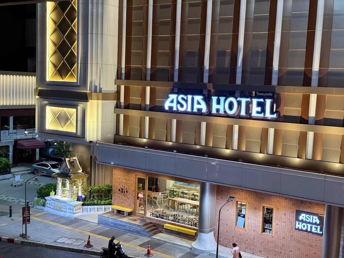 Asia Hotel Bangkok exterior