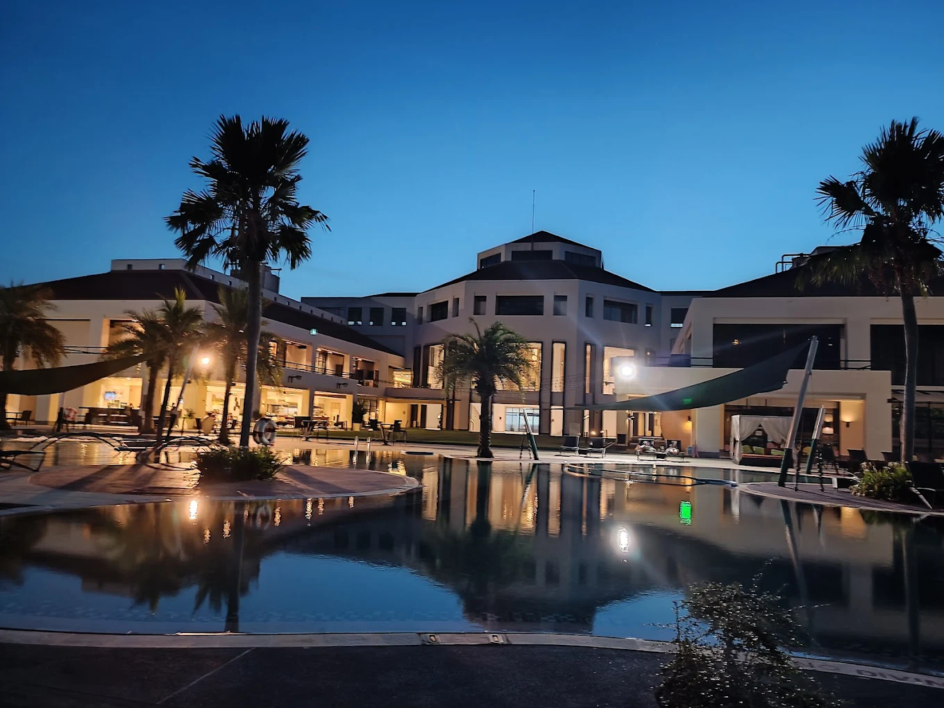 Eastin Thana City Golf Resort Bangkok exterior