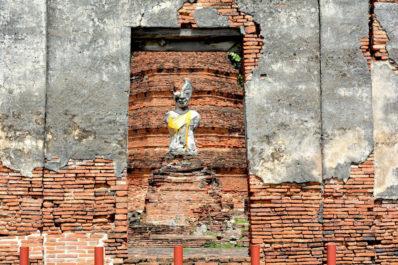 Man in white robe statue