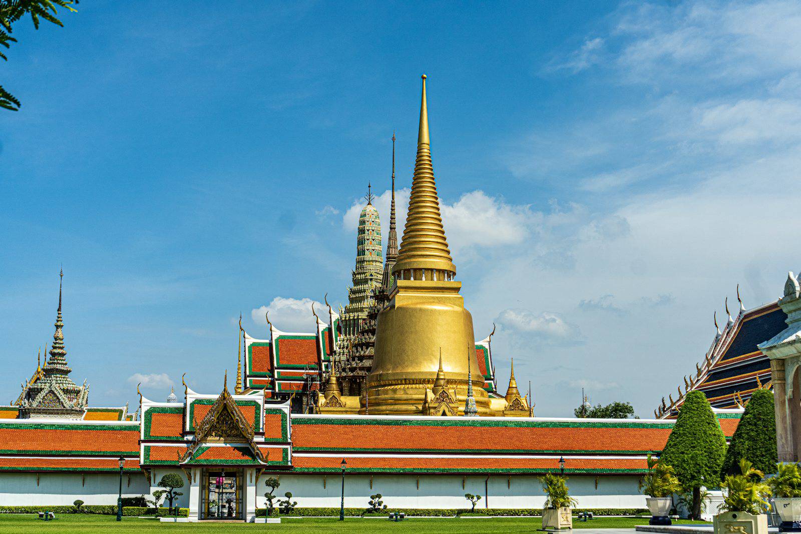 Golden chedi of Wat Phra Kaew at the Grand Palace in Bangkok