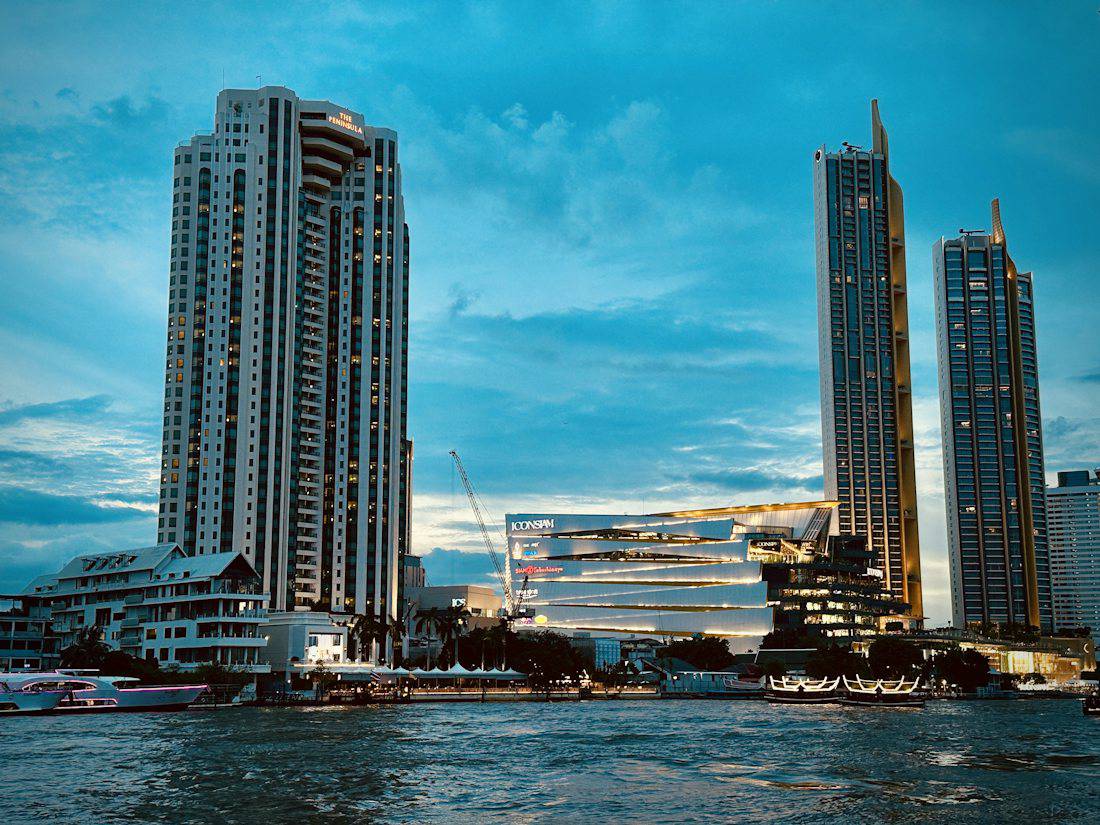 Bangkok riverside hotel view for families