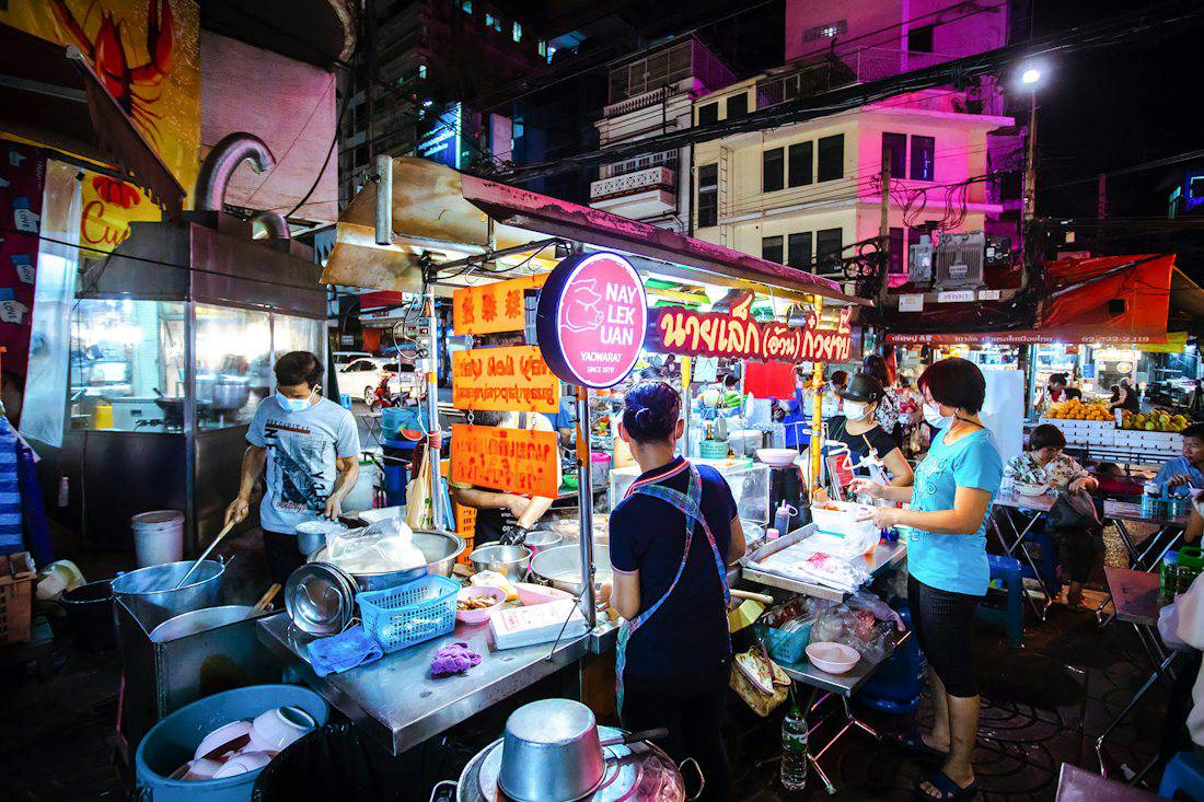 Bangkok street food stalls busy at night