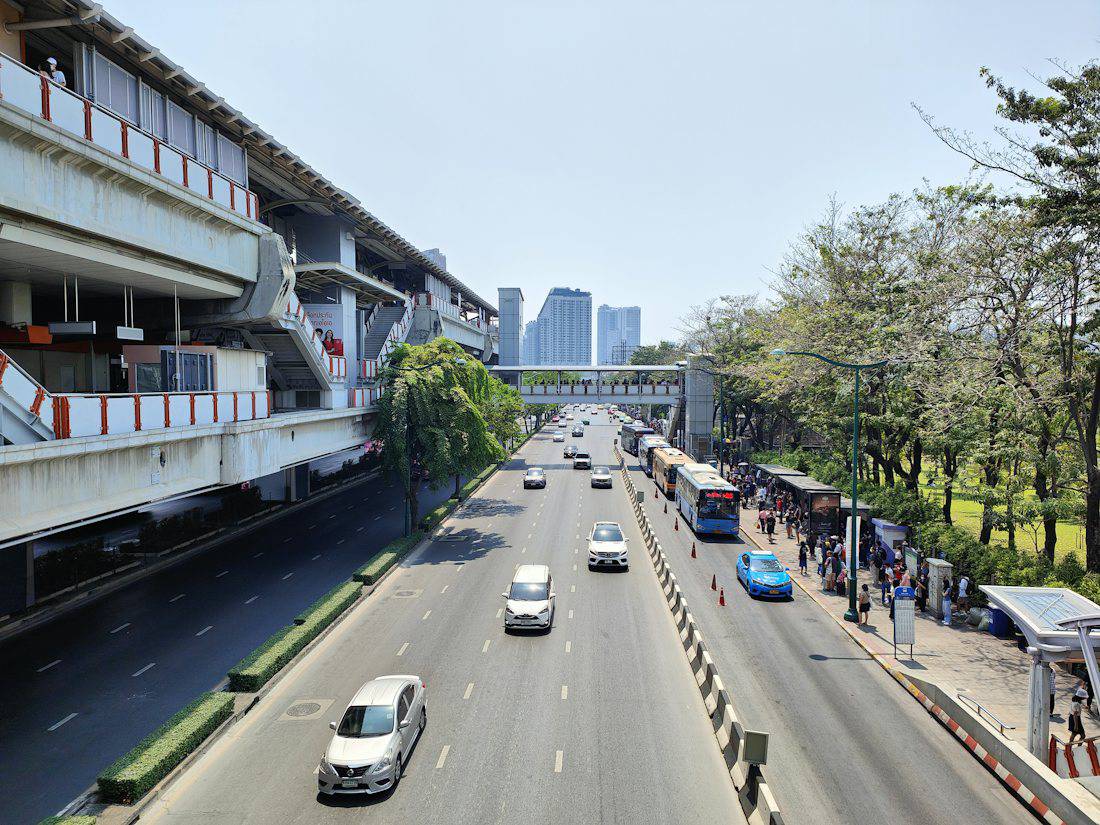 Bangkok train station beside a main road